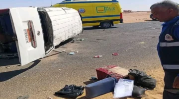 فاجعة بأسوان.. مصرع وإصابة 17 شخصًا إثر انقلاب ميكروباص على طريق توشكى